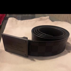 Men Louis Vuitton belt reversible